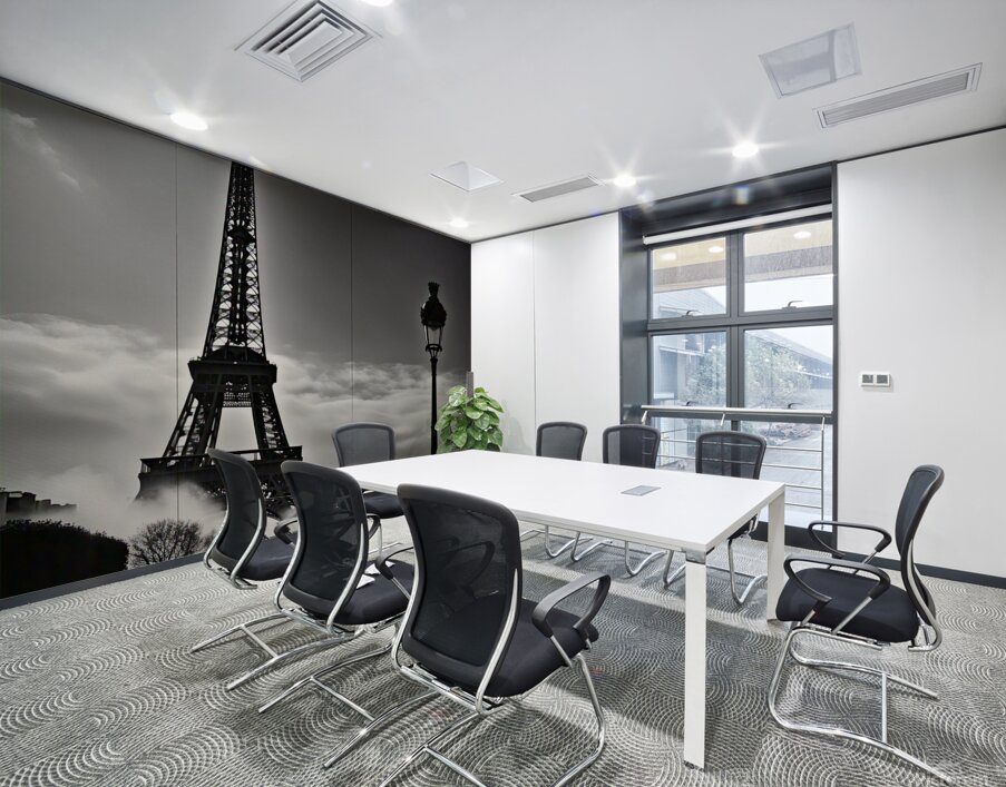 Eiffel Tower in the Mist – Classic Parisian Elegance Wall Printing