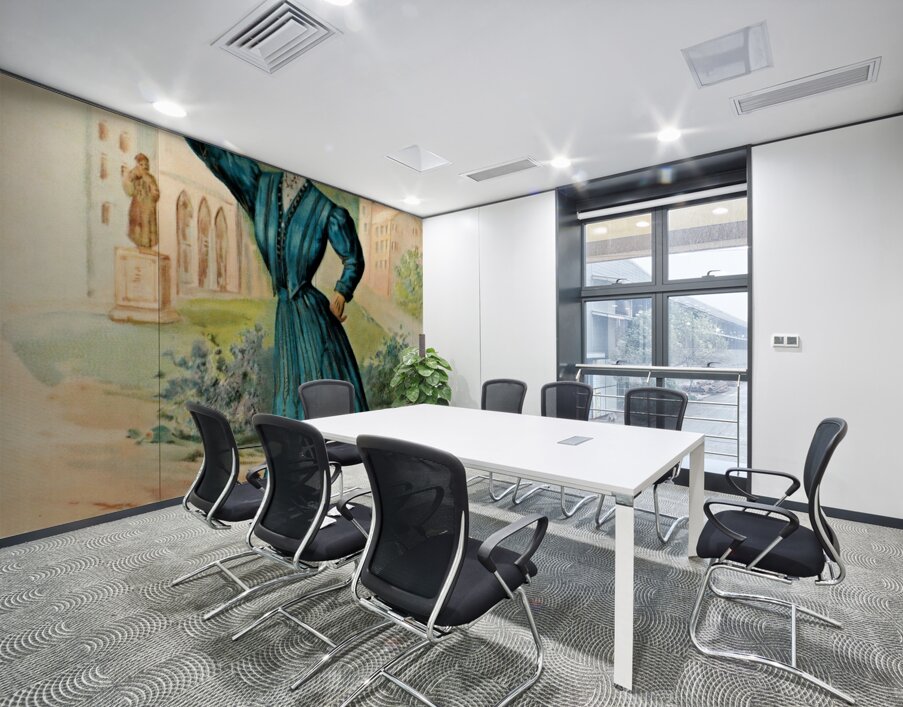 vintage yale lady with pennant Wall Printing