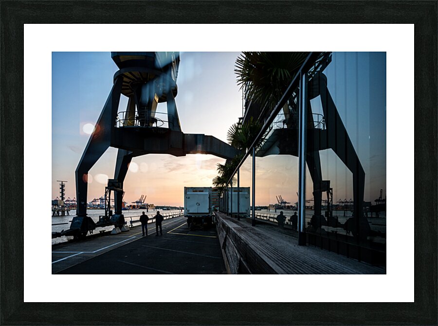 Dockland Historic Crane and People Impression et Cadre photo