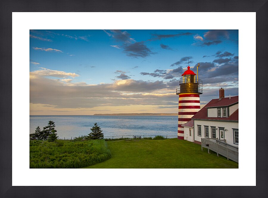 Sunset by West Quoddy Head Lighthouse in Down East Maine Impression et Cadre photo