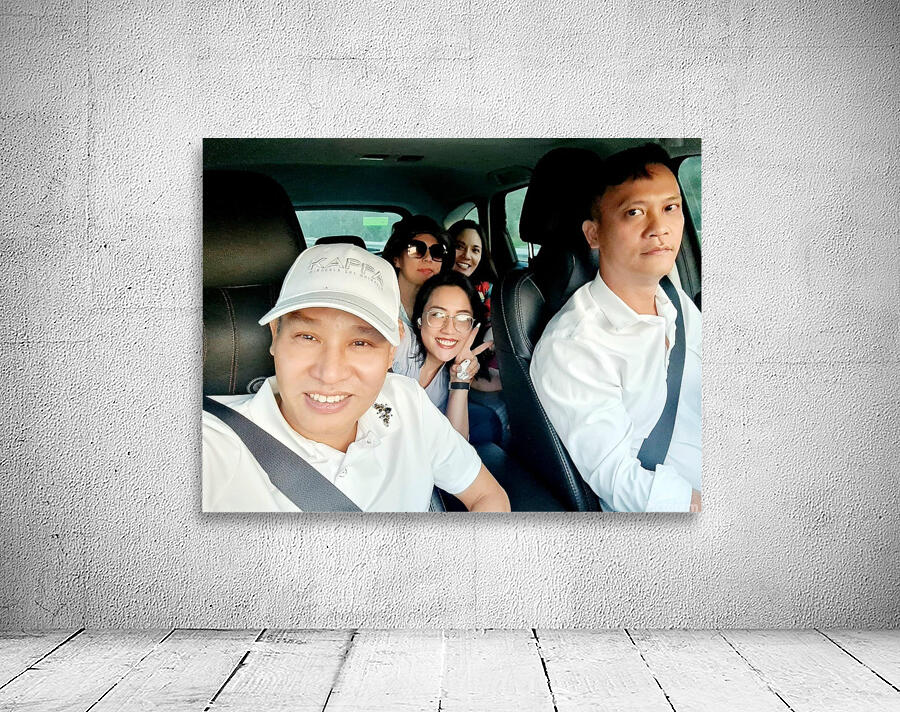 Photo of my whole family Wall Preview