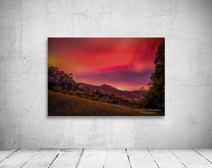 Aurora Over the Peaks of Otter Wall Preview