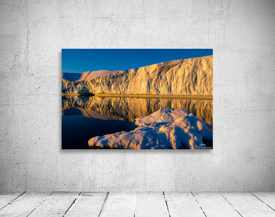 MIDNIGHT SUN ON ICE Wall Preview