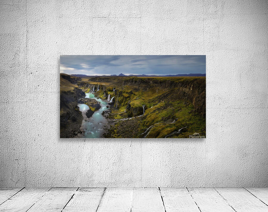 SIGOLDUGLJUFUR CANYON Wall Preview