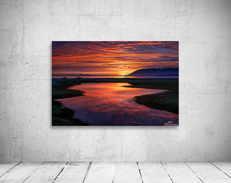 SUNSETRISE AT HOFSSTADIR Wall Preview