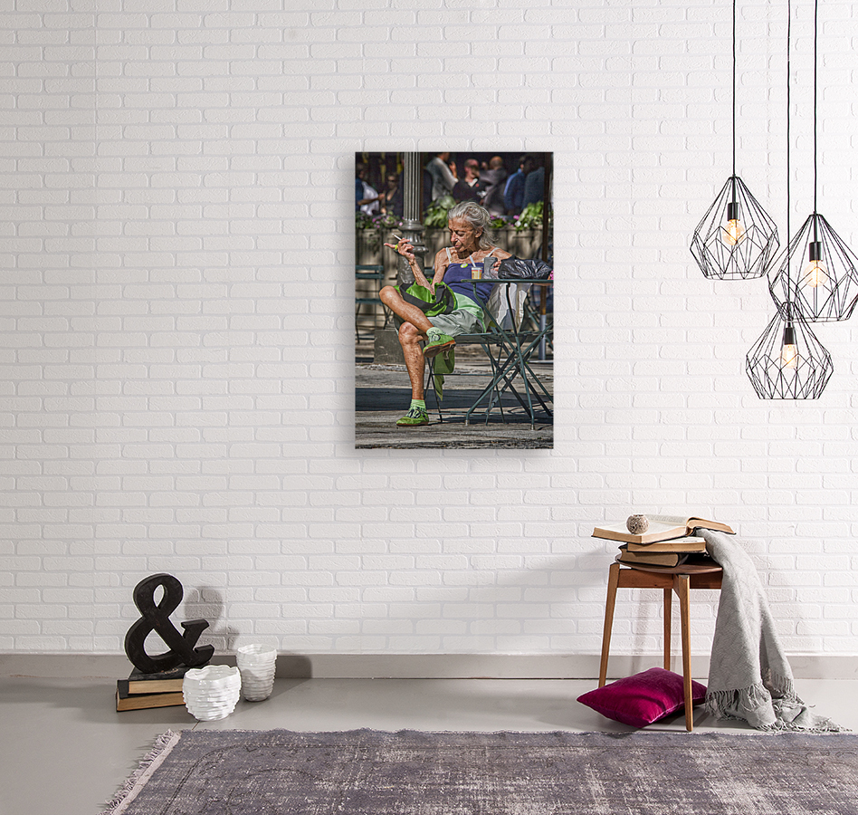 pointing woman Reproduction