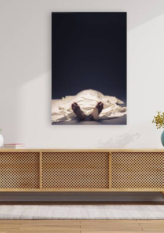 feet of corpse lying by Gualtiero Boffi