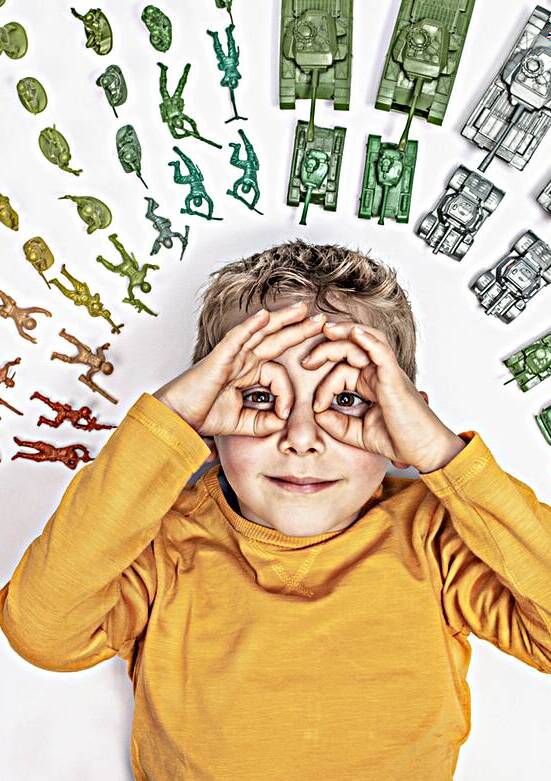 child with tanks toy by Gualtiero Boffi