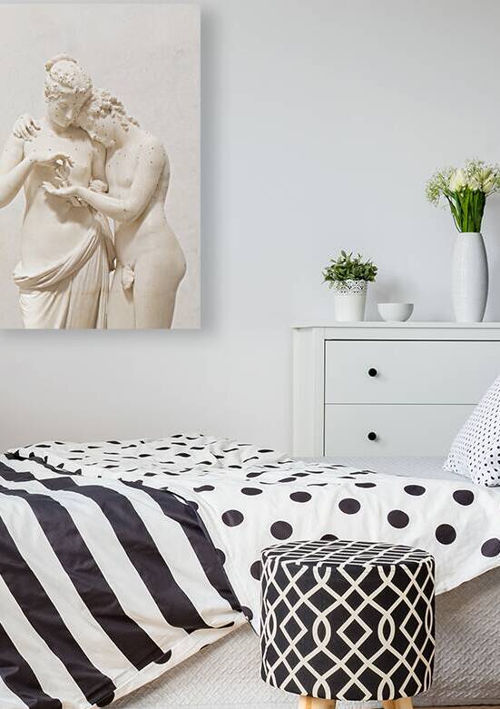 Cupid and Psyche statue by sculptor Antonio Canova 1800. Sensua by Paolo Modena