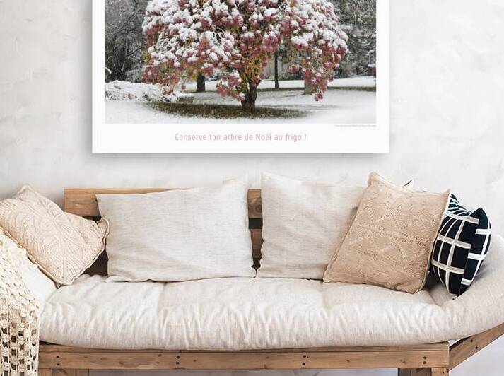 UN ARBRE DANS LA COUR DU SURGELE by Francis Pelletier