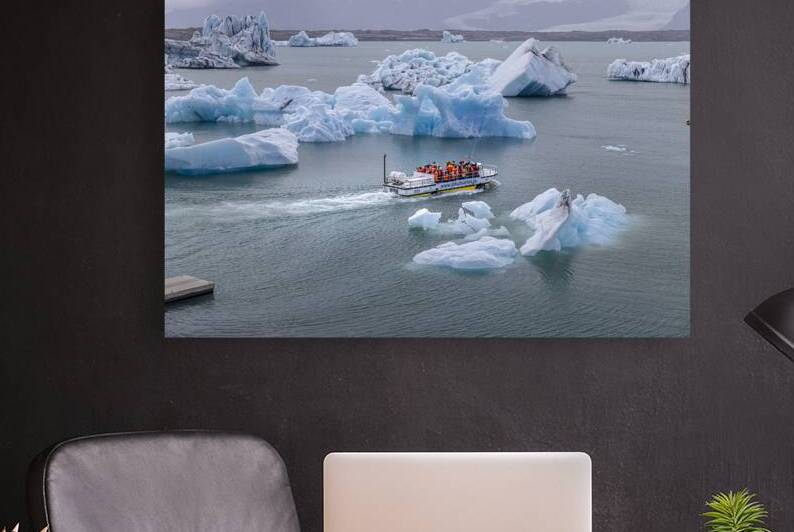  boat trip in jokulsarlon glacier lagoon among icebergs in icela by Gualtiero Boffi