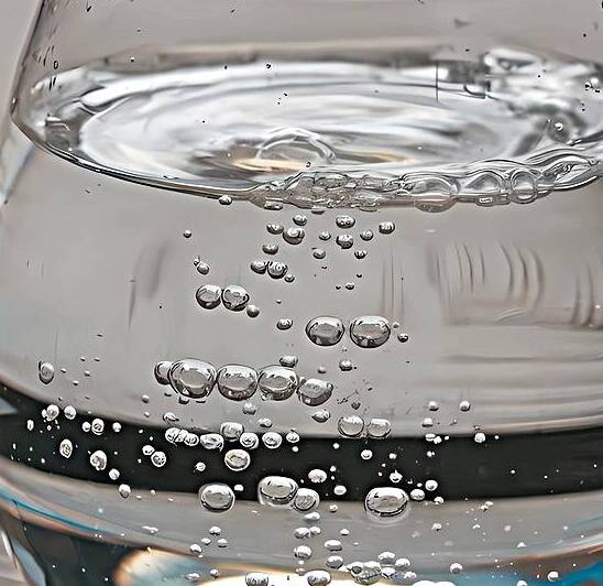 Bubbles in water by Kawtar el harda