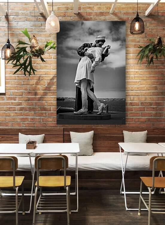 Nurse and sailor kissing sculpture San Diego by DELPHIMAGES