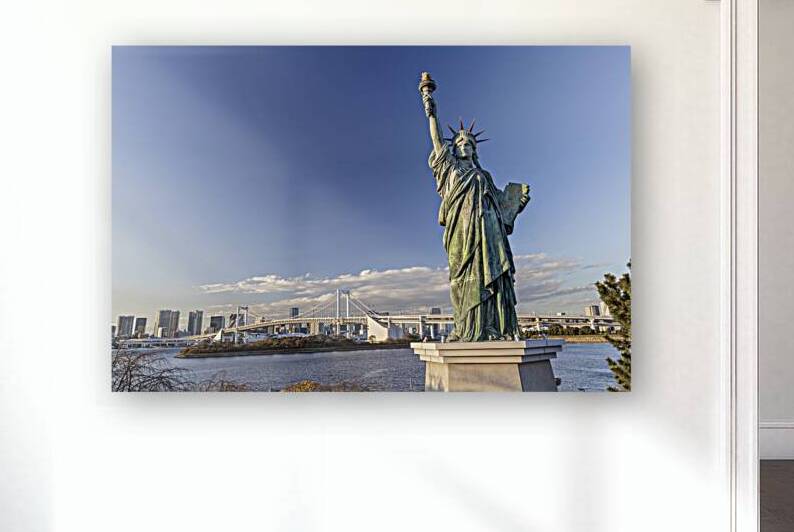 Statue of liberty replica in odaiba tokyo  by Gualtiero Boffi