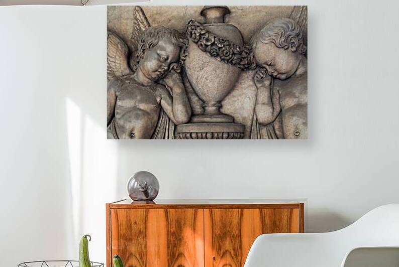 Couple of young angels crying for the loss. Sculpture on ancien by Paolo Modena