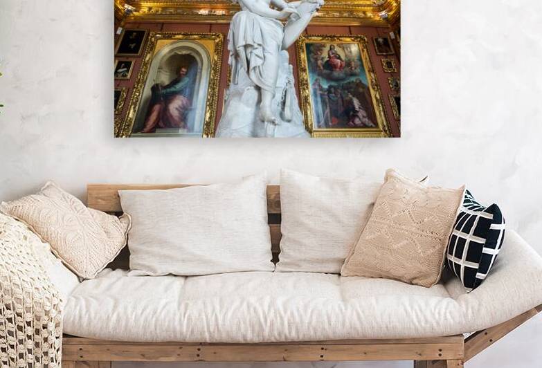 The room of Jupiter in Uffizi Museum with the statue of Victory by Paolo Modena