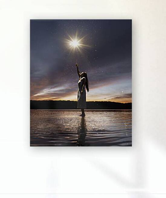 Keep focused on the light by Auracity