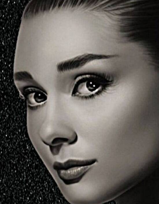 Audrey Hepburn Luxury Sparkle Wall Art – Glamorous Black Glitter Background by ArtByLumy