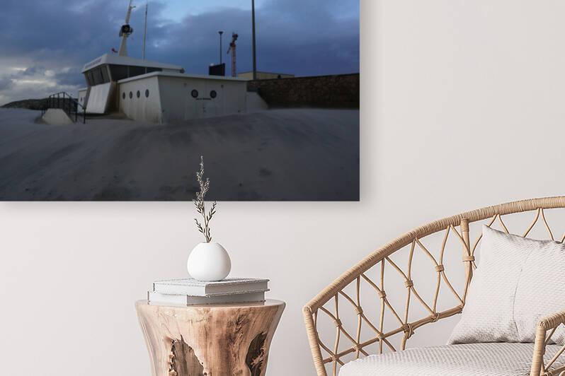 Lifeguards station in sand by Cedric Doz