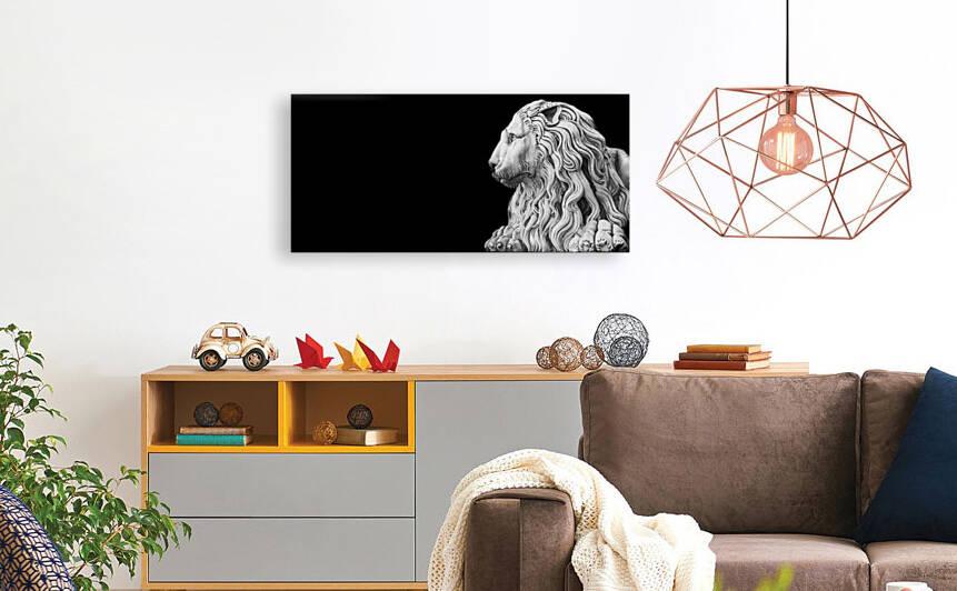 Antique lion statue - made of stone by Paolo Modena