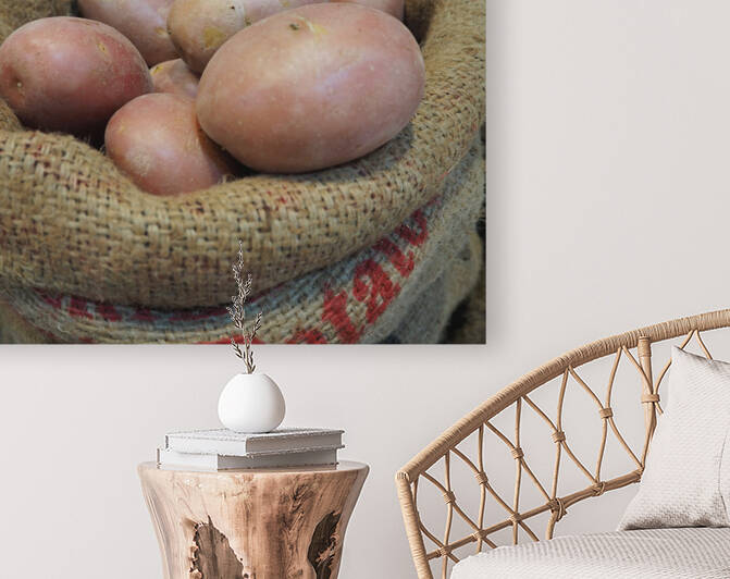 Potatoes by Saowalux Poshyanandana